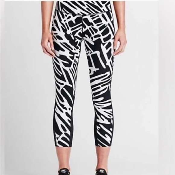 NIKE DriFit Black and White Women's Leggings - Picture 1 of 11